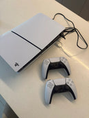Videogame Playstation 5 PS5 1TB Versão Com Disco Seminovo  + 2 Controles + 2 Jogos